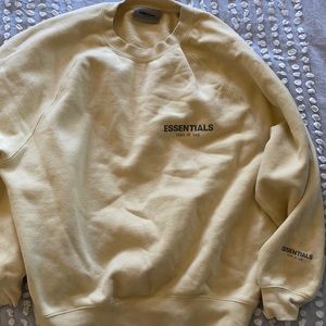 Essentials fear of god crewneck in a medium